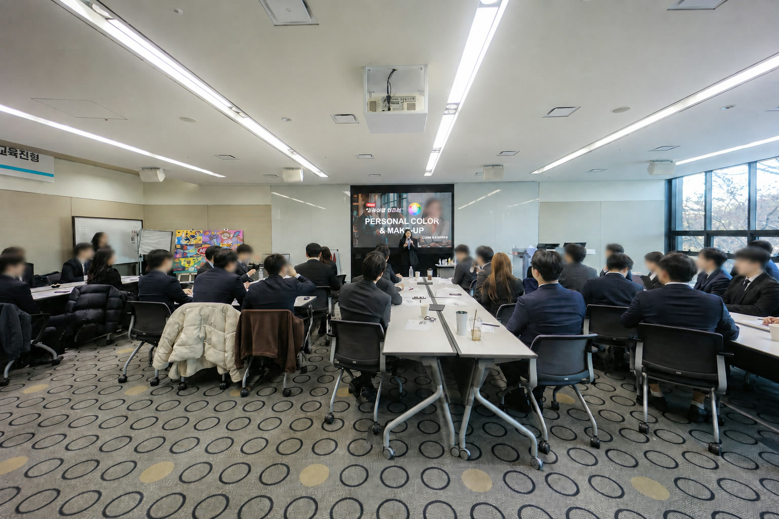 참석자 얼굴을 블러 처리한 기업 이미지메이킹 교육 현장 전경